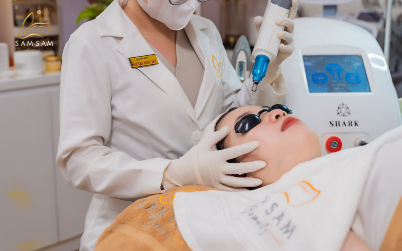 Quy trình lấy nhân mụn chuẩn y khoa kết hợp công nghệ phục hồi da tại Sam Sam Beauty