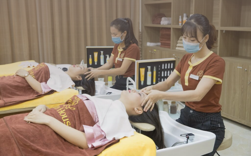 Đội ngũ nhân viên chuyên nghiệp tại Mudra Saigon