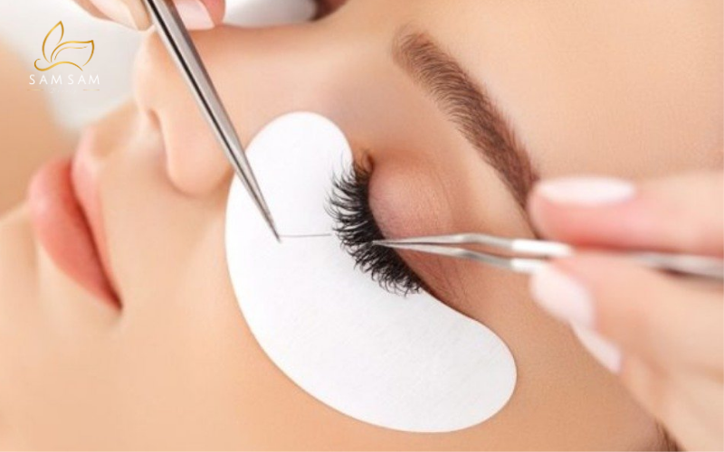 Nối mi Quận 1 an toàn tại Sam Sam Beauty kỹ thuật viên tư vấn dáng mi theo từng khuôn mặt 