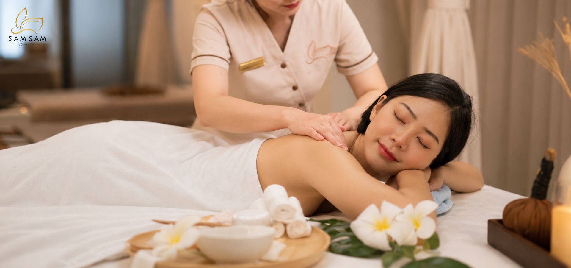 Lymphatic massage session at Sam Sam Beauty District 1 Ho Chi Minh City